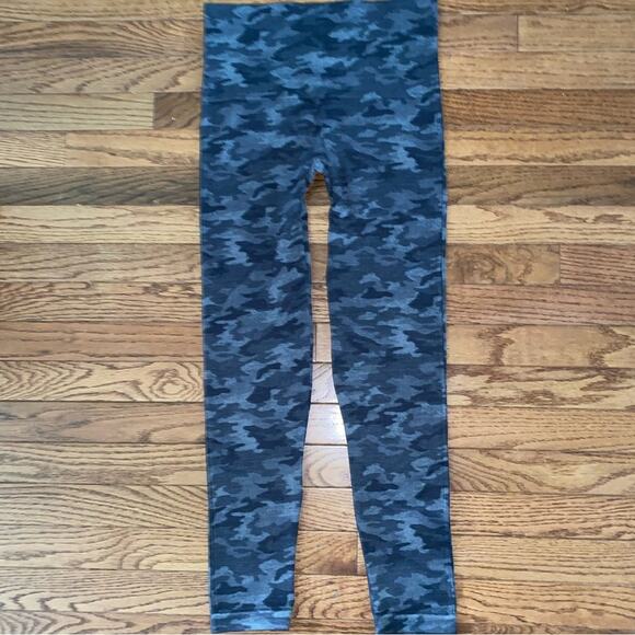 Spanx Look at Me Now $99 Seamless Camo Cropped Leggings XL Black Gray NWOT - Picture 10 of 10